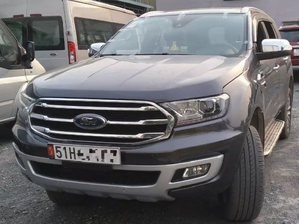 Dịch vụ thay kính chắn gió xe innova tận nơi